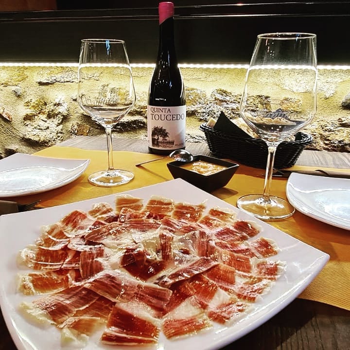 Jamón ibérico con Ribeira Sacra